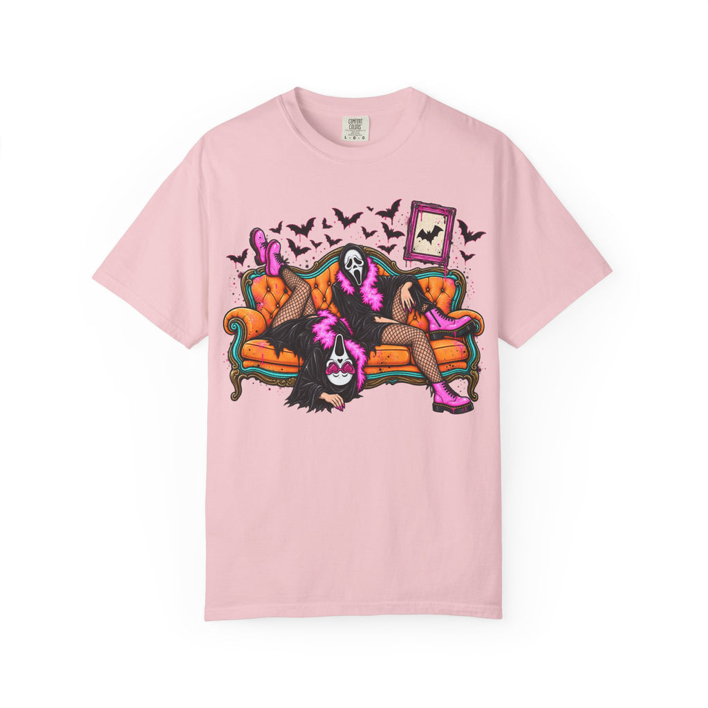 Gothic Scream Mask Lounge T‑Shirt — Retro Halloween Couch Art Tee