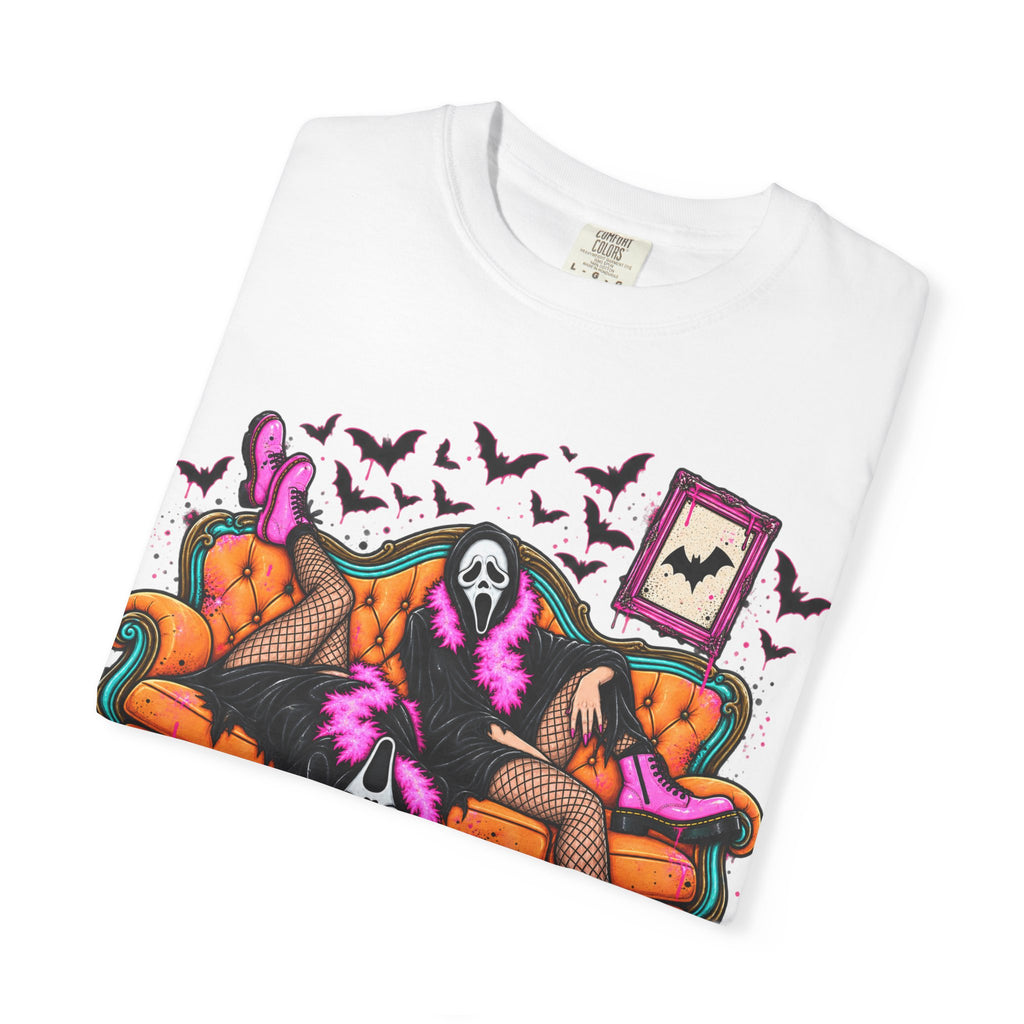 Gothic Scream Mask Lounge T‑Shirt — Retro Halloween Couch Art Tee