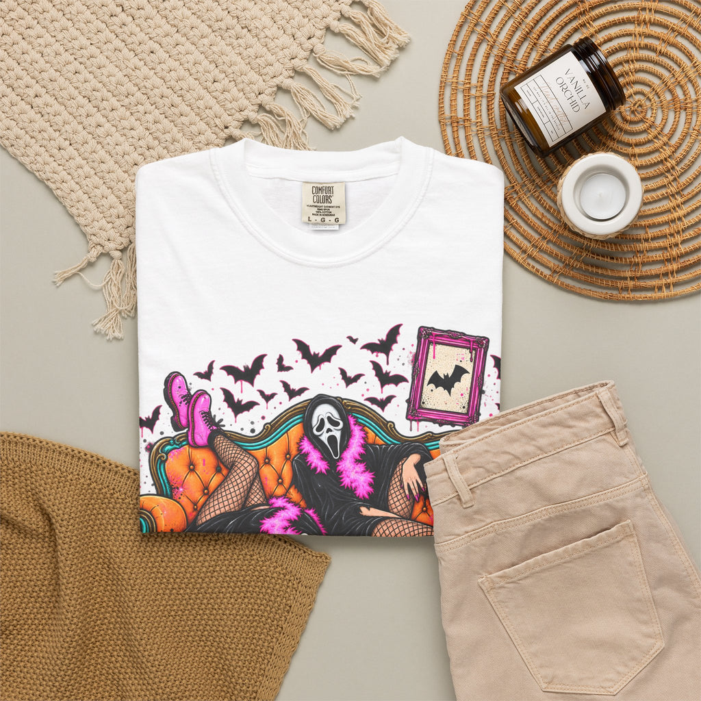 Gothic Scream Mask Lounge T‑Shirt — Retro Halloween Couch Art Tee