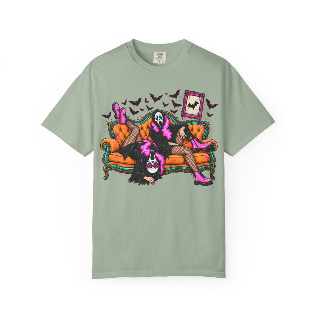 Gothic Scream Mask Lounge T‑Shirt — Retro Halloween Couch Art Tee