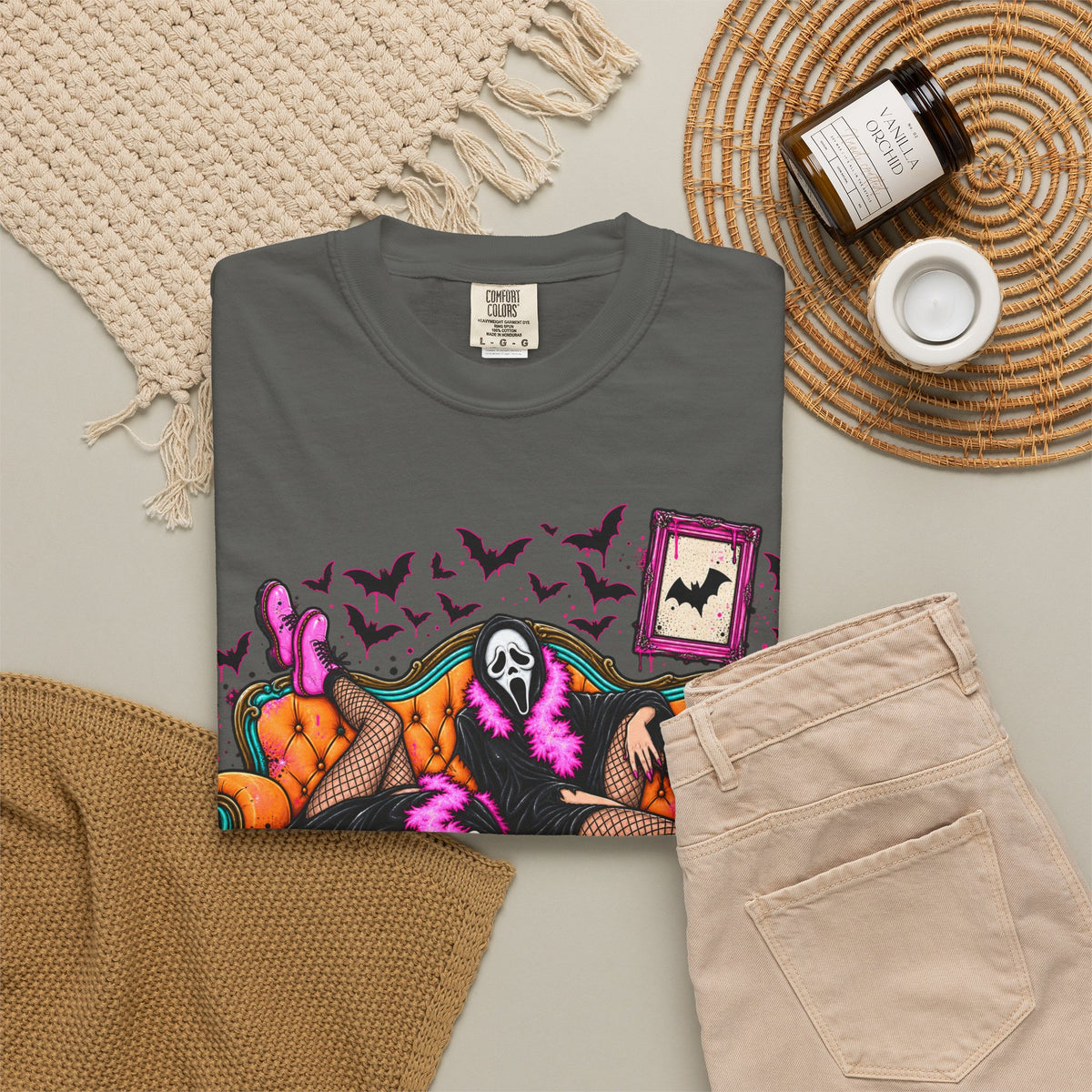 Gothic Scream Mask Lounge T‑Shirt — Retro Halloween Couch Art Tee