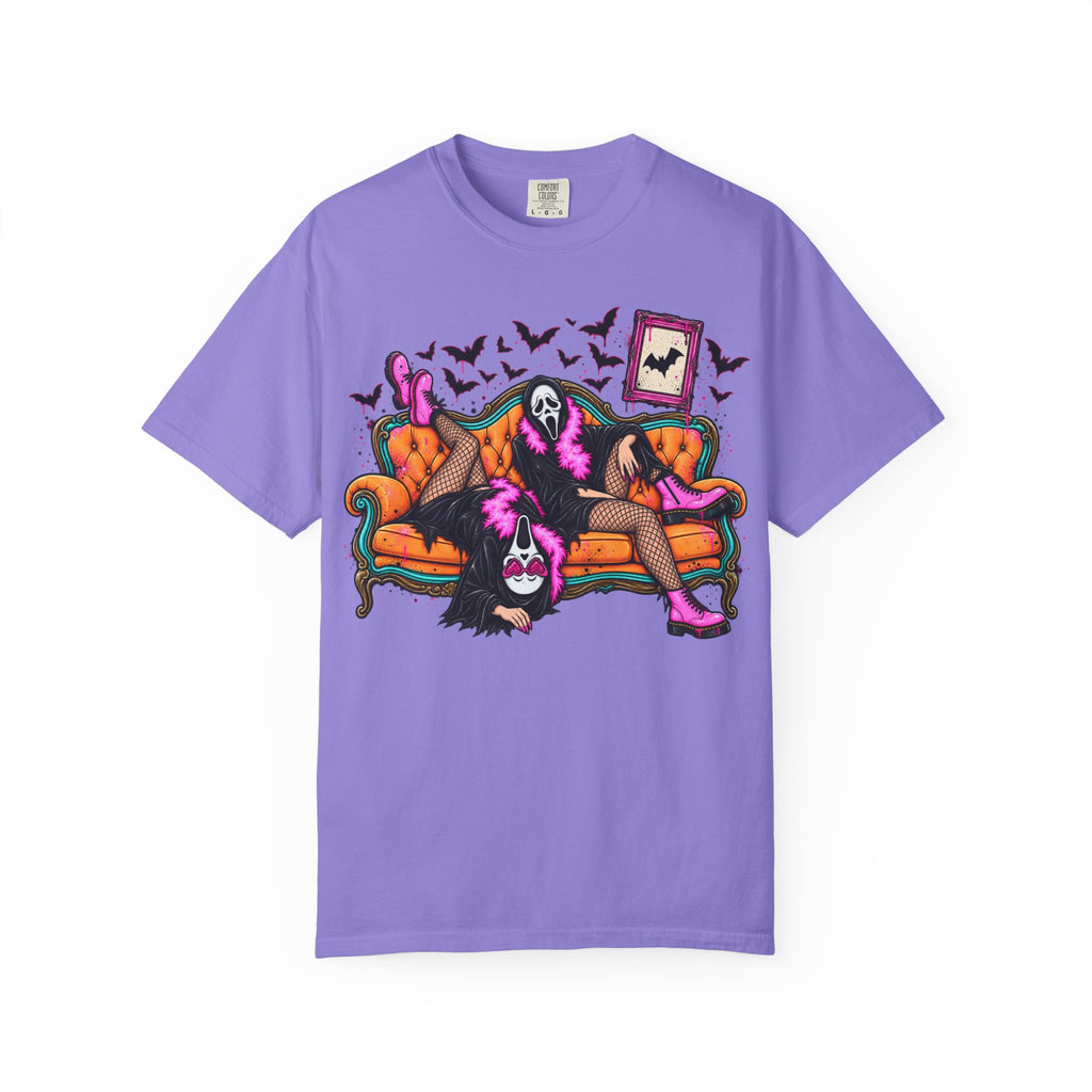 Gothic Scream Mask Lounge T‑Shirt — Retro Halloween Couch Art Tee