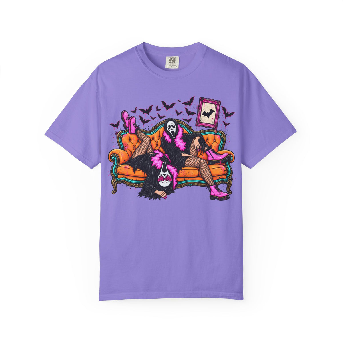 Gothic Scream Mask Lounge T‑Shirt — Retro Halloween Couch Art Tee
