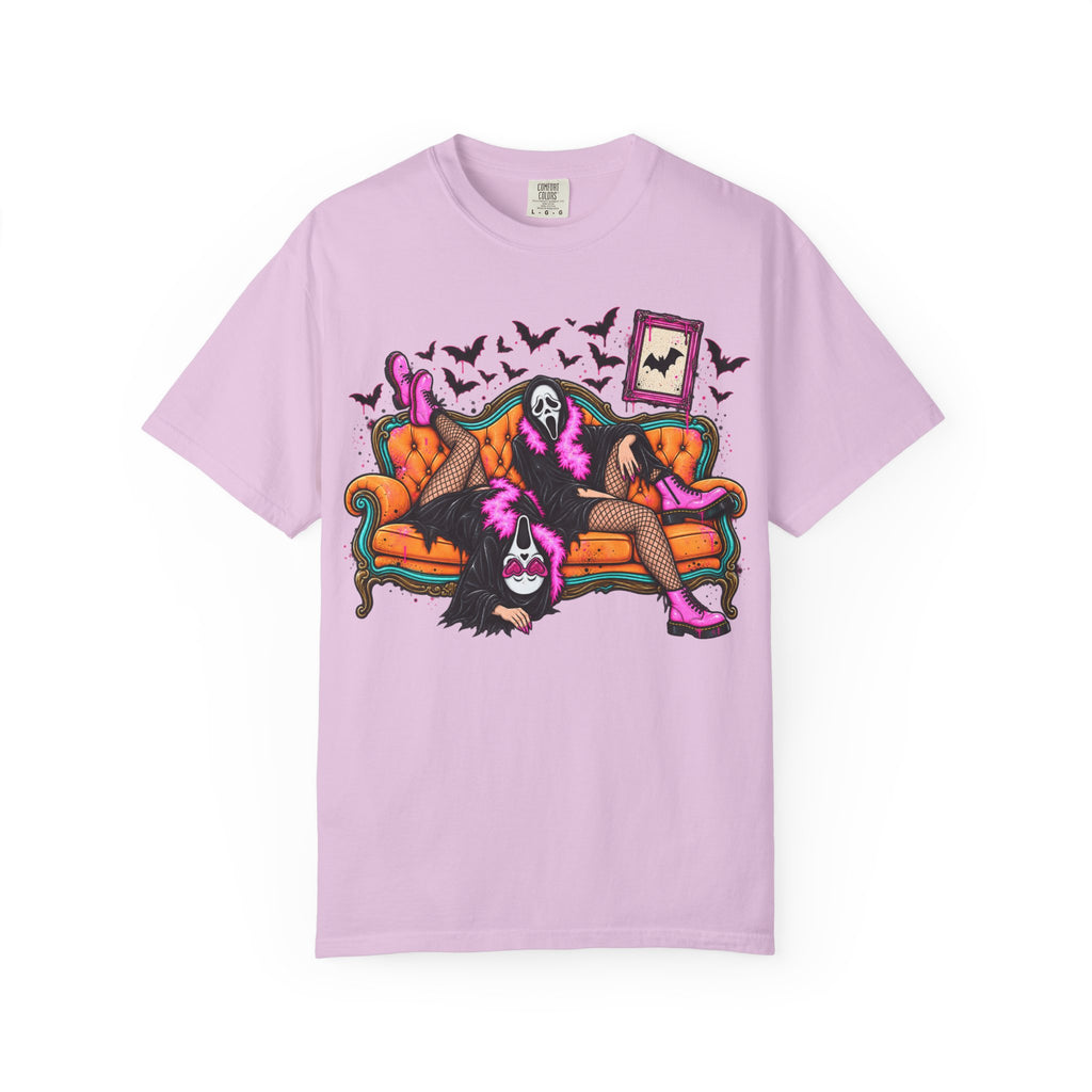 Gothic Scream Mask Lounge T‑Shirt — Retro Halloween Couch Art Tee